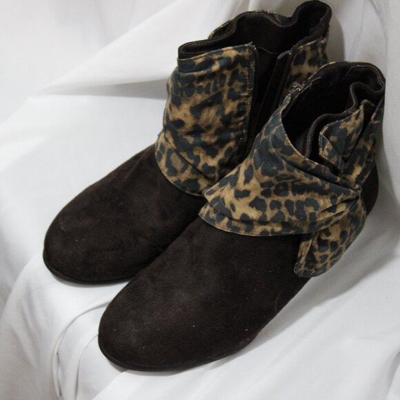 213251-US W8.5 Women Suede Leather Brown Boots with Leopard Decoration on top. - Picture 3 of 6